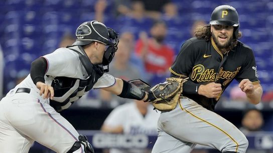 Mistakes pile up en masse for Pirates against Marlins taken in Miami (Pirates)